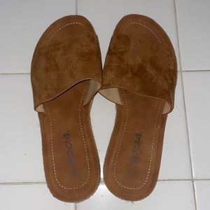 Soda sandals